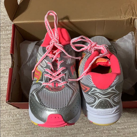 Saucony youth girls shoe SY45494 size 5.5W pink - Picture 4 of 7